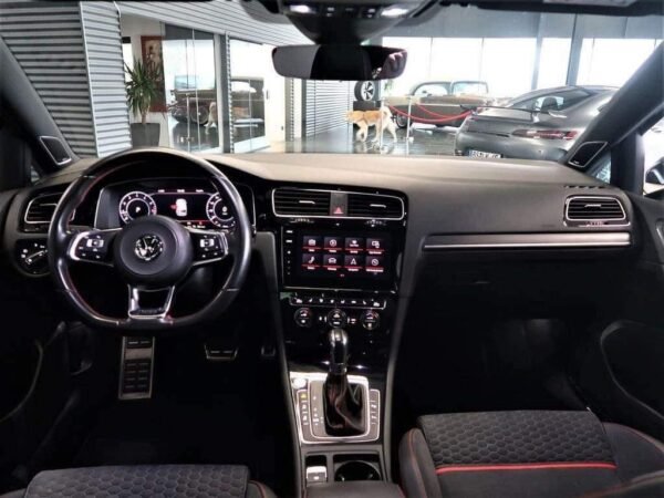 Volkswagen Golf GTI – Image 11
