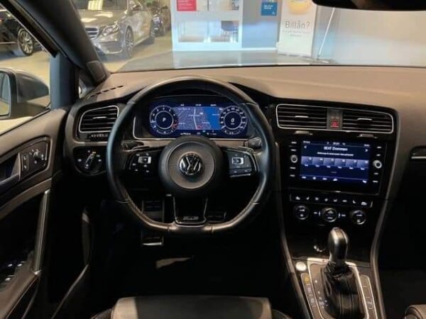 Volkswagen Golf – Image 18