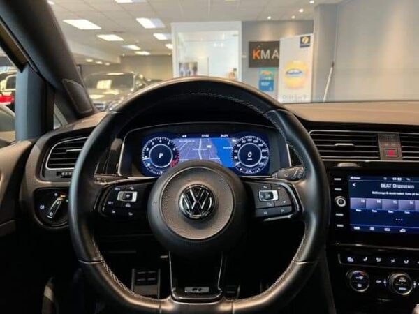 Volkswagen Golf – Image 17