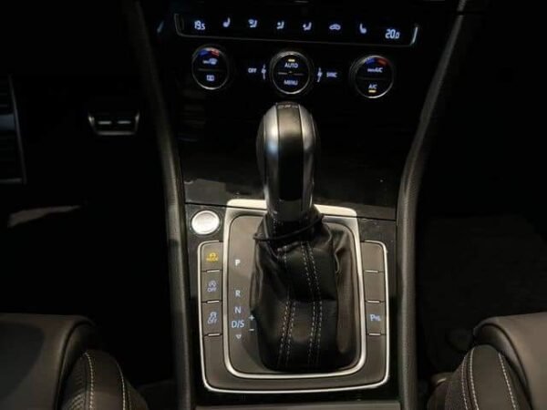 Volkswagen Golf – Image 21