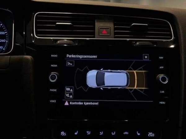 Volkswagen Golf – Image 25