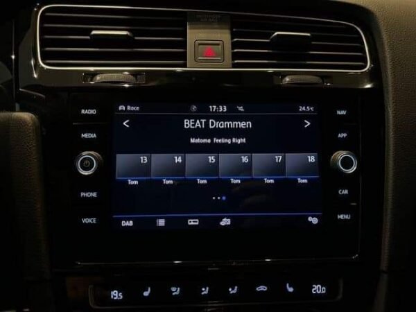 Volkswagen Golf – Image 23