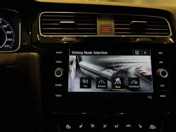 Volkswagen Golf – Image 28