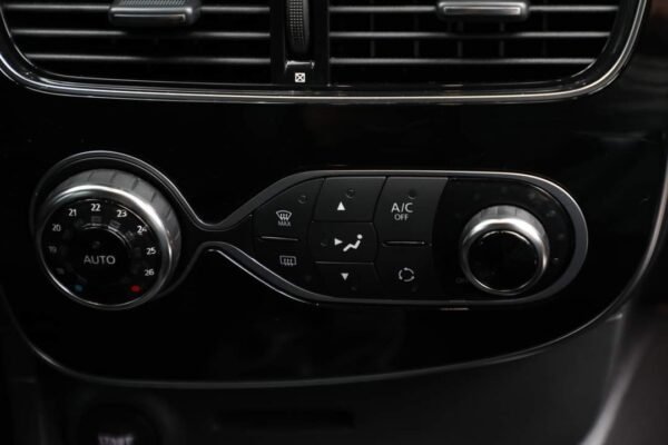 Renault Clio – Image 21