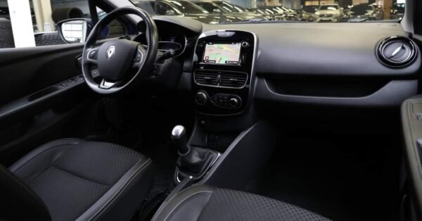 Renault Clio – Image 19