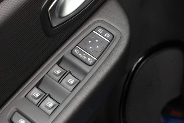 Renault Clio – Image 25