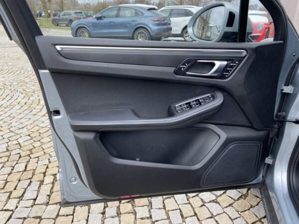 Porsche Macan – Image 12
