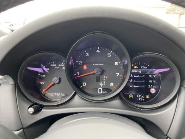 Porsche Macan – Image 11