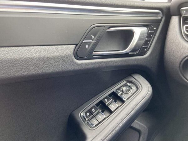 Porsche Macan – Image 18