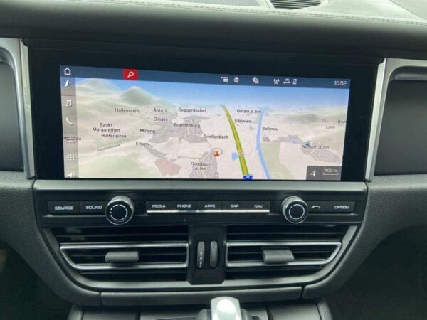 Porsche Macan – Image 17