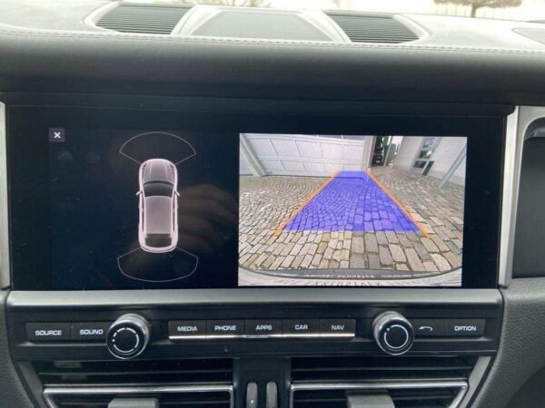 Porsche Macan – Image 19