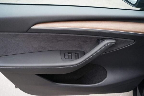 Tesla Model Y – Image 17