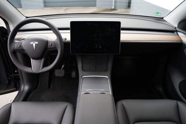 Tesla Model Y – Image 16