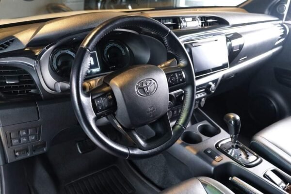 Toyota HiLux – Image 9