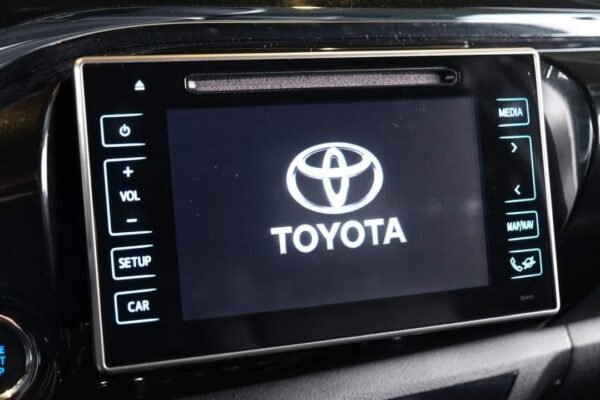 Toyota HiLux – Image 14