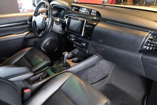 Toyota HiLux – Image 16