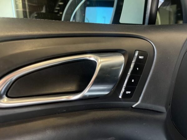 Porsche Cayenne – Image 12