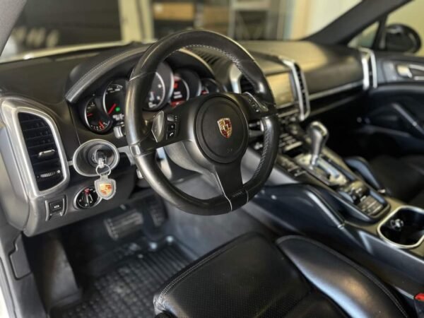 Porsche Cayenne – Image 16