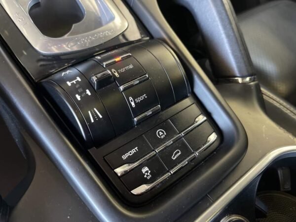 Porsche Cayenne – Image 19