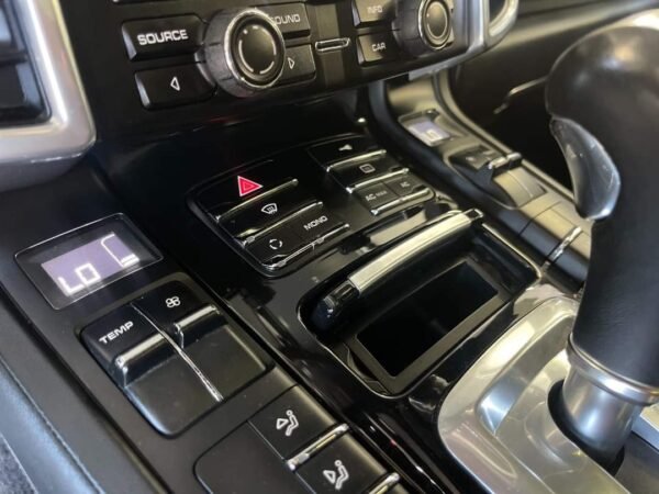Porsche Cayenne – Image 18