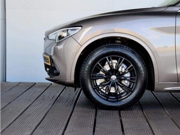 Alfa Romeo Stelvio – Image 8
