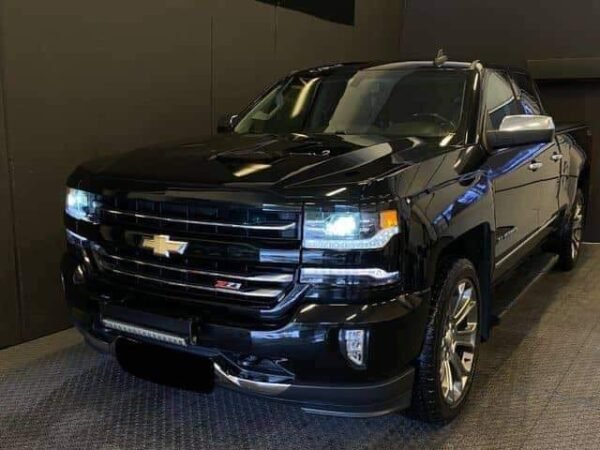 Chevrolet Silverado – Image 11