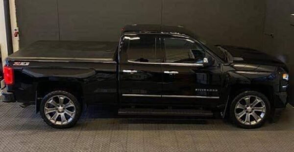 Chevrolet Silverado – Image 12