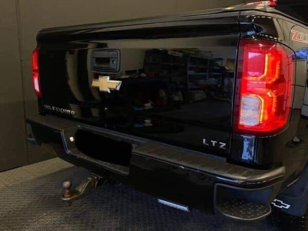Chevrolet Silverado – Image 18