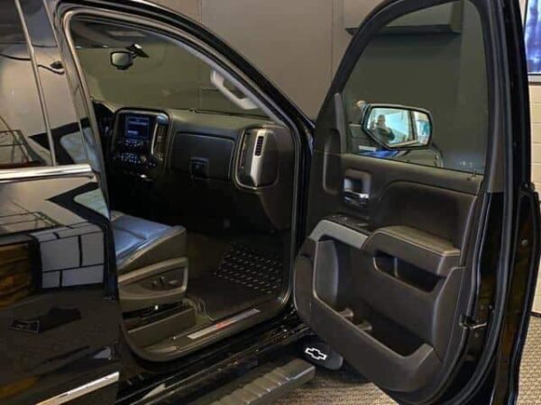 Chevrolet Silverado – Image 16
