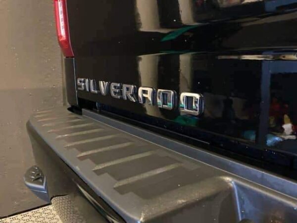Chevrolet Silverado – Image 22