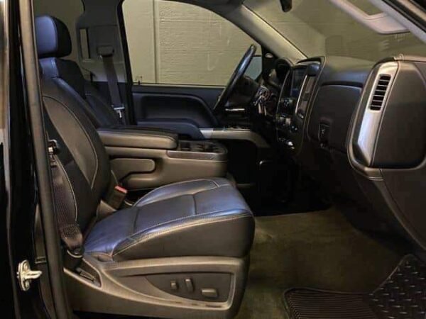 Chevrolet Silverado – Image 21