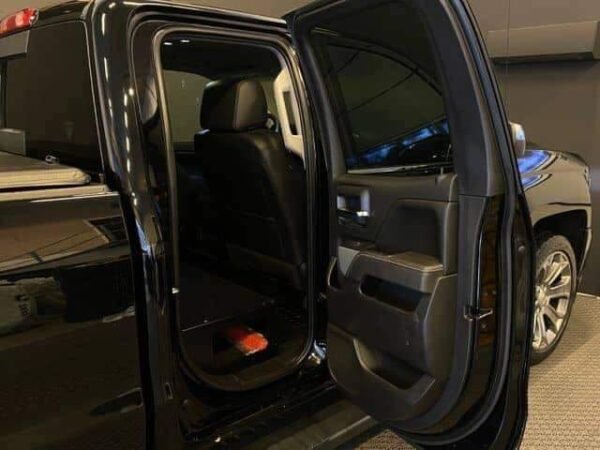 Chevrolet Silverado – Image 19