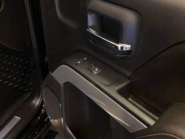 Chevrolet Silverado – Image 24