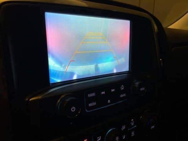 Chevrolet Silverado – Image 23