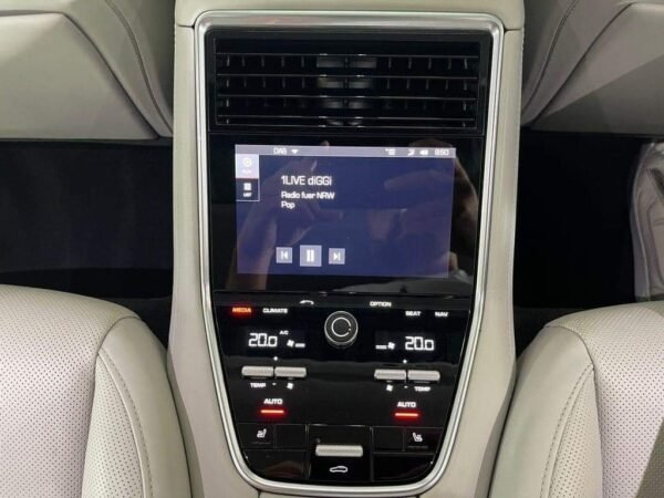 Porsche Panamera – Image 19