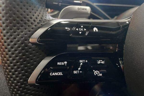 Mercedes-Benz EQE 43 – Image 24