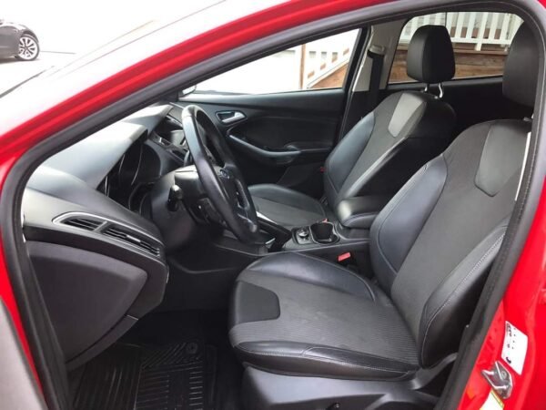 Ford Focus – Image 13