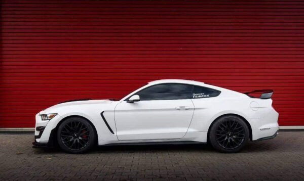 Ford Mustang – Image 6