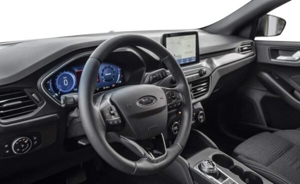 Ford Focus – Image 8