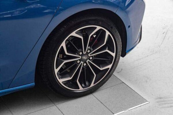 Ford Focus – Image 7
