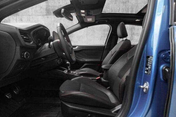 Ford Focus – Image 12