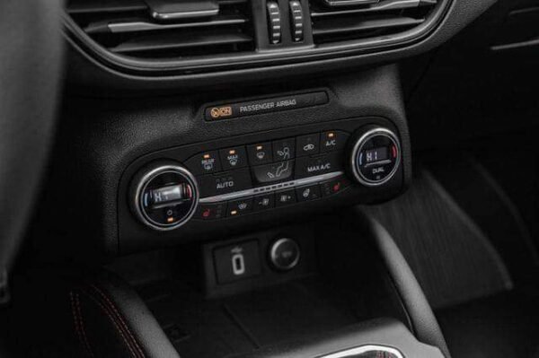 Ford Focus – Image 24