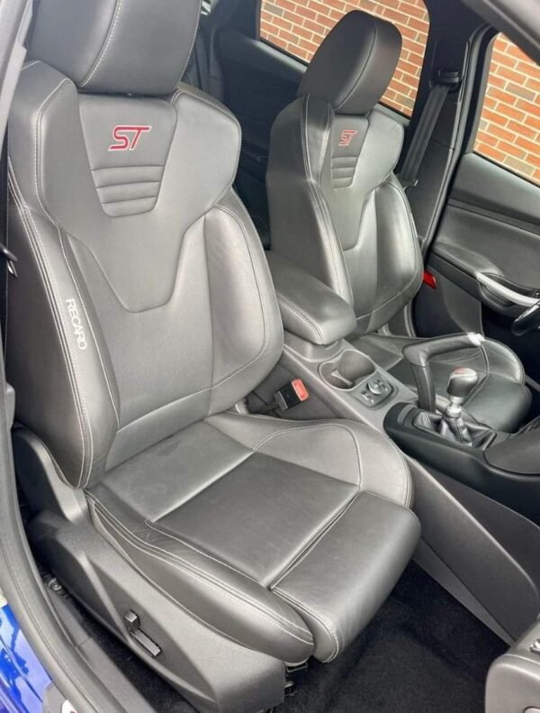 Ford Focus – Image 9