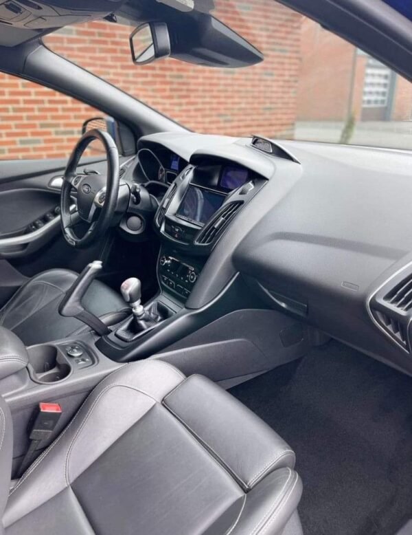 Ford Focus – Image 21