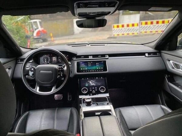 Range Rover Vela – Image 11