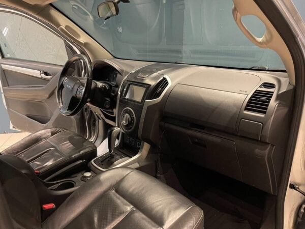 Isuzu D-max – Image 8