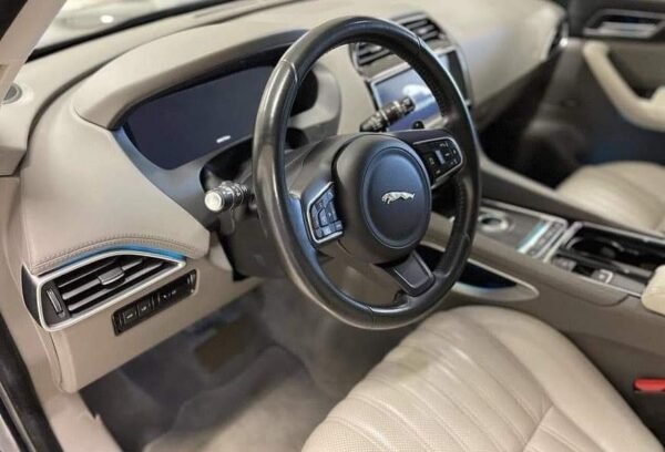 Jaguar F-PACE – Image 7