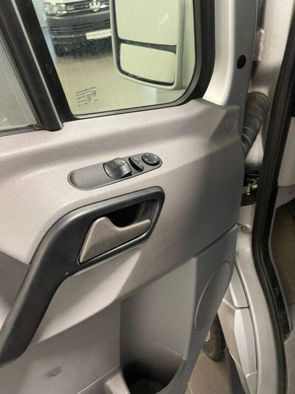 Mercedes-Benz Sprinter – Image 17