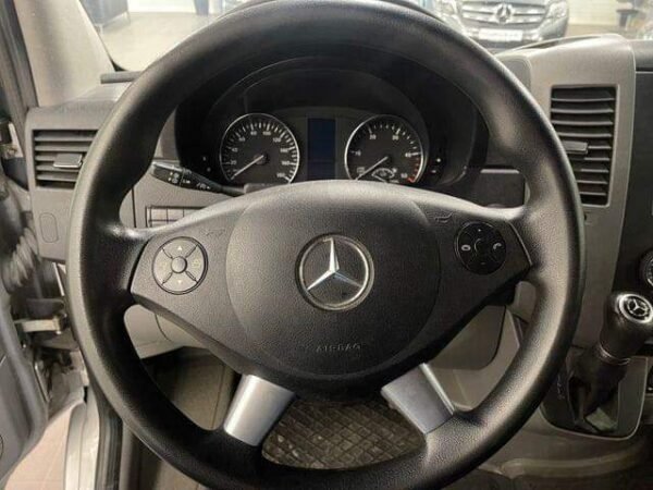 Mercedes-Benz Sprinter – Image 16