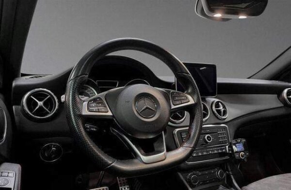 Mercedes-Benz GLA 200 – Image 21